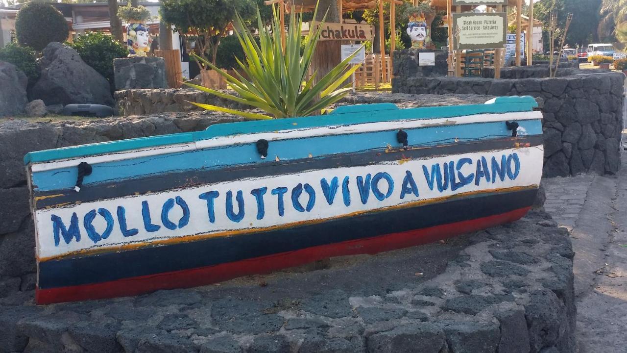 Готель Vulcano Beach Екстер'єр фото