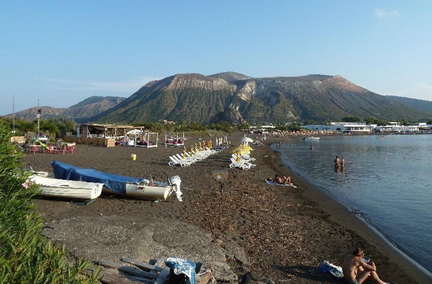 Готель Vulcano Beach Екстер'єр фото