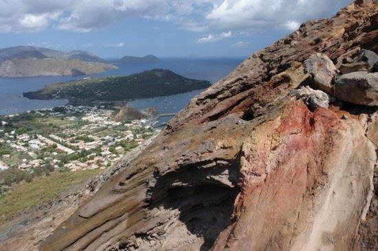 Готель Vulcano Beach Екстер'єр фото