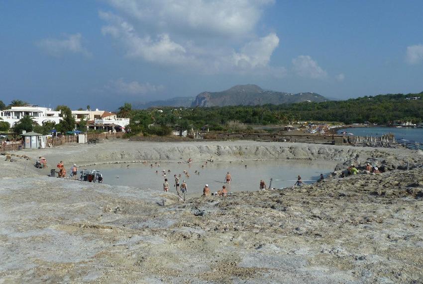 Готель Vulcano Beach Екстер'єр фото
